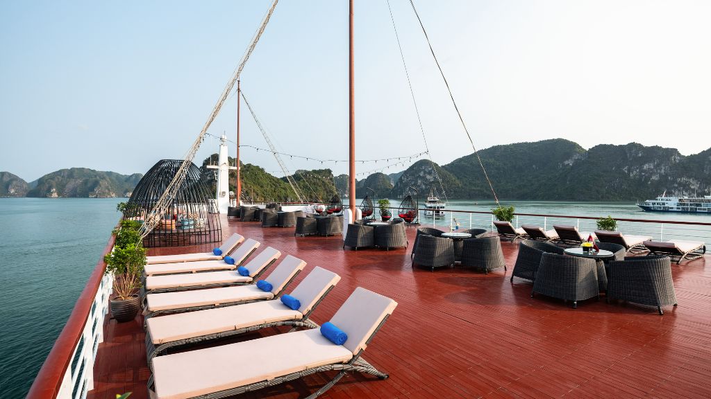 du-thuyen-aqua-of-the-seas-sundeck