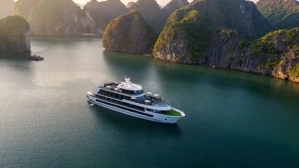 Du Thuyền Stellar of the Seas