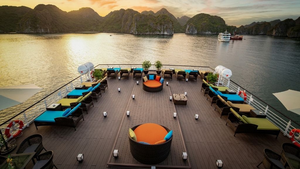 du-thuyen-stellar-of-the-seas-sundeck