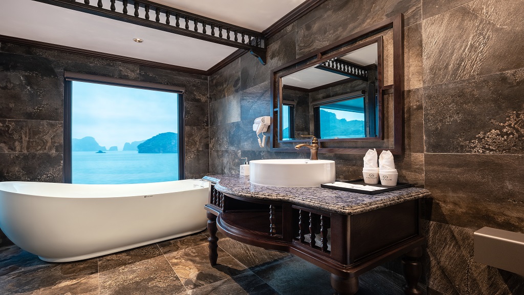 Du-thuyen-Velar-of-the-Seas-Senior-Suite-bon-tam