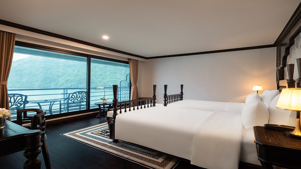 Du-thuyen-Velar-of-the-Seas-Senior-Suite-cua-so